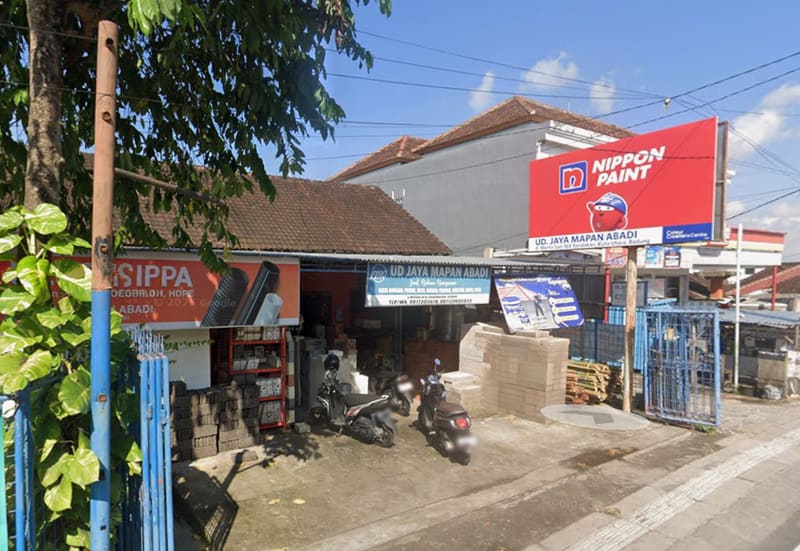 Tampak toko dan stok material